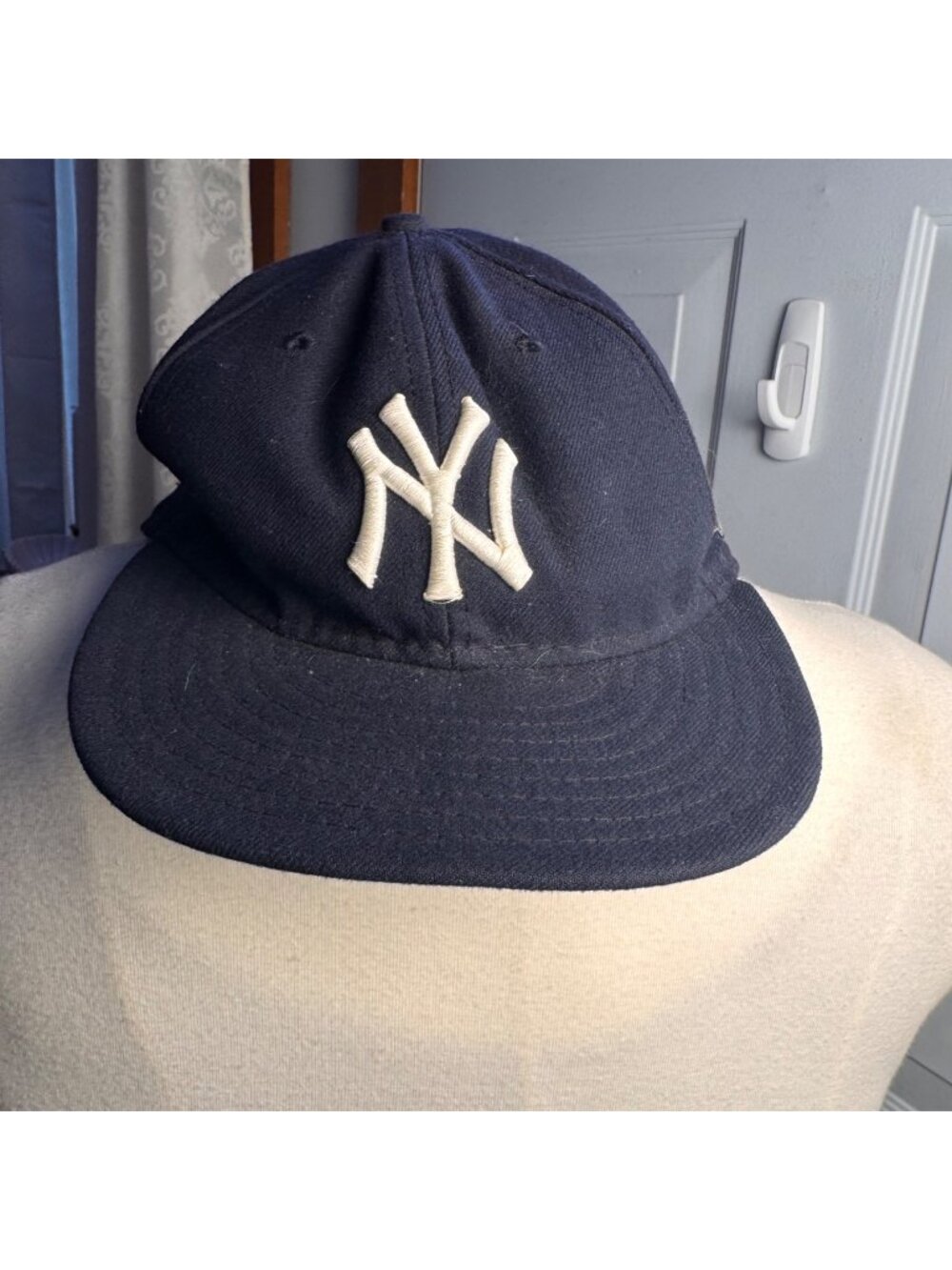New Era MLB New York Yankees World Championships 7 3/8 Navy Fitted Hat logo